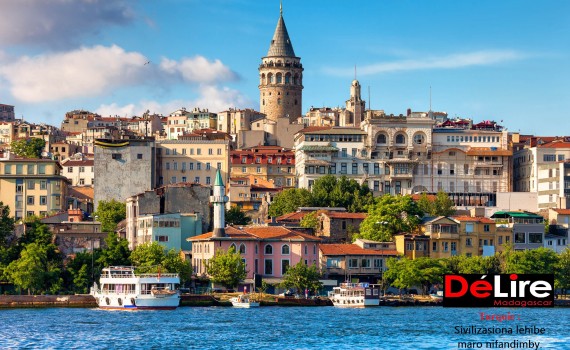 Der Galataturm wurde einst  von den Genuesen als Teil ihrer Stadtbefestigung errichtet und ist einer der schönsten Aussichtspunkte über Istanbul, Türkei