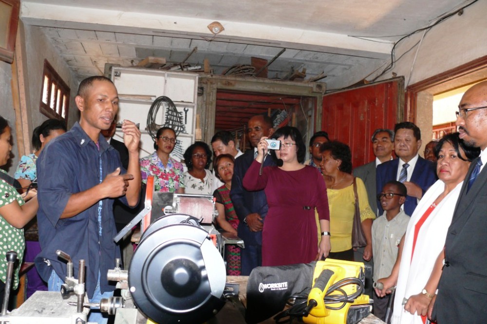 k-demonstration-technique