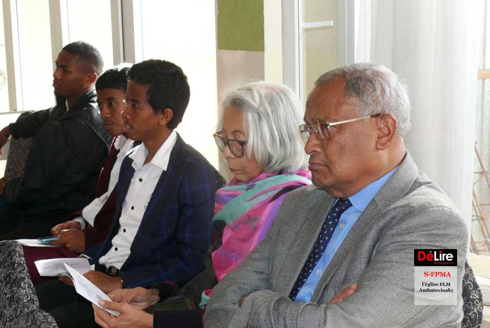 Le couple RR comme des élèves sages au banc fond