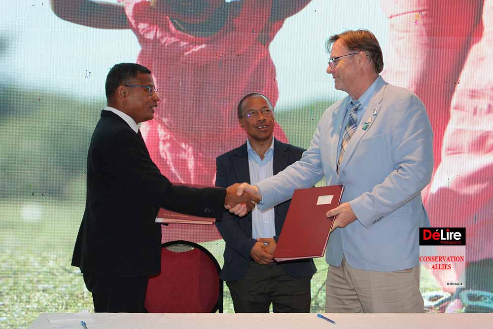 fifanaovan-tsoniam-piarahamiasa eo amin’ny Conservation Allies sy ny Fondation pour les Aires Portégées et la Biodiversité de Madagascar (FAPBM) ary ny ministeran’ny tontolo iainana sy ny fampandrosoana (MEDD)
