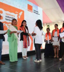 Orange Solidarité Madagascar: 10 taona nanohanana ny vehivavy hahaleo tena ara-bola sy hivoatra Orange Solidarité Madagascar: 10 taona nanohanana ny vehivavy hahaleo tena ara-bola sy hivoatra