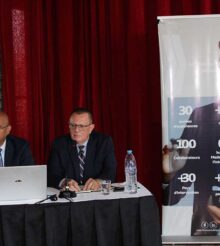 MANAGEMENT DE TRANSITION: Fitaovana mahomby hanampiana ny orinasa hiatrika krizy sy fiovana MANAGEMENT DE TRANSITION: Fitaovana mahomby hanampiana ny orinasa hiatrika krizy sy fiovana
